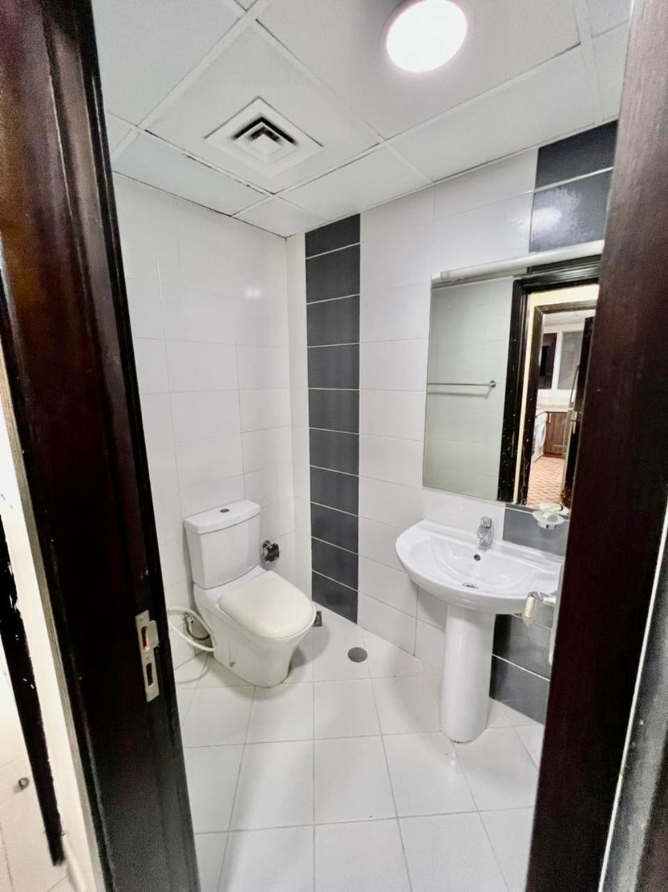 Stop Over Partition In Al Barsha 1 Near Mashreq Metro Homestay