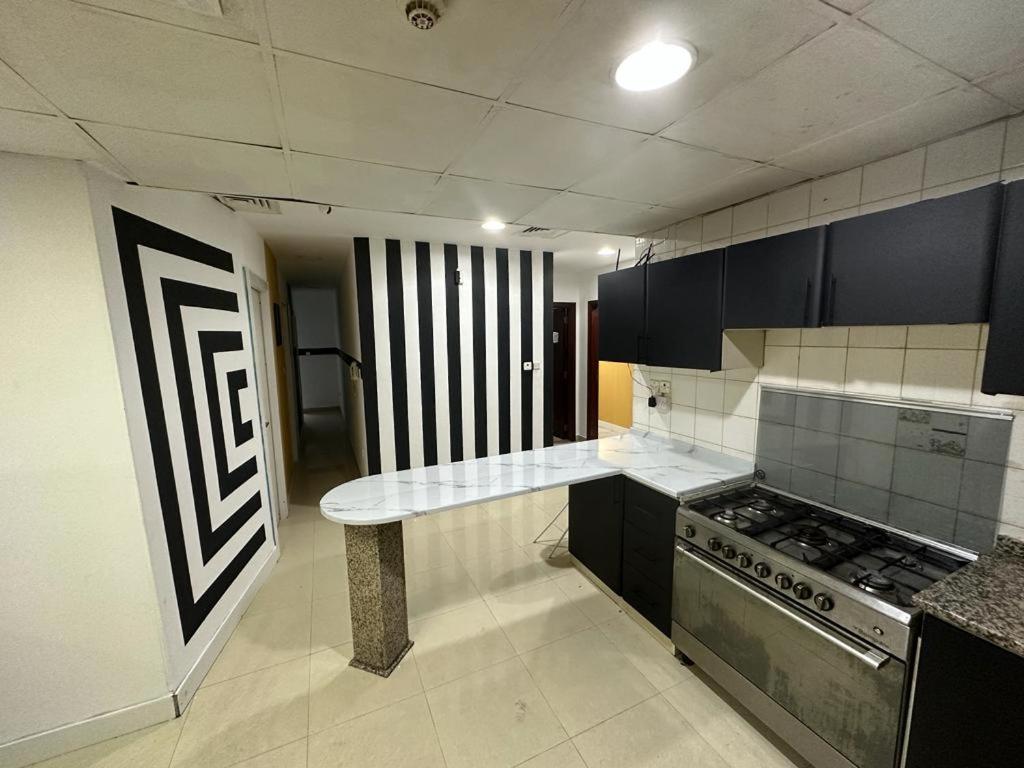 Alloggio in famiglia Stop Over Partition In Al Barsha 1 Near Mashreq Metro *